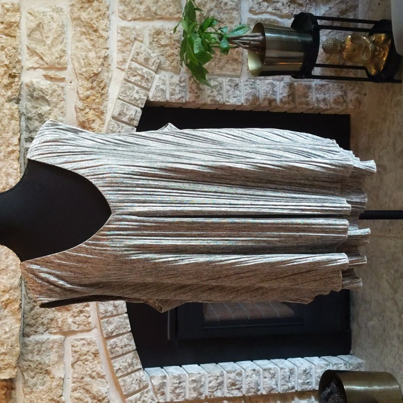 🍁Frank Lyman Metallic Top - Picture 2 of 10